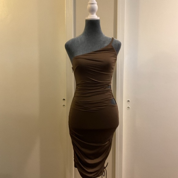 🖤 Asymmetrical Neck Bodycon Side Cutouts Dress - Picture 2 of 7